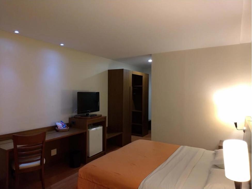 ברבסנה Master Plaza Hotel מראה חיצוני תמונה